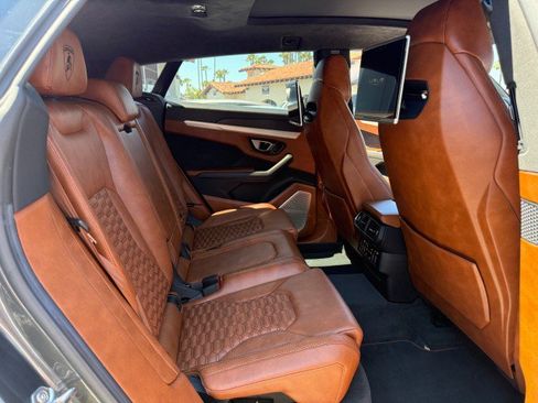 Used 2019 Lamborghini Urus AWD/4WD image 22