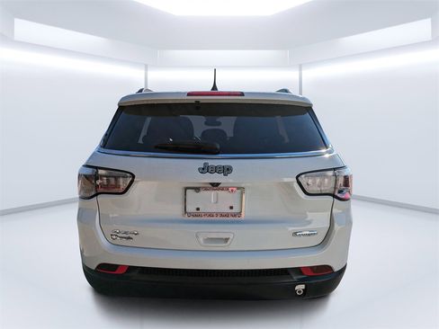 Used 2025 Jeep Compass Latitude image 4