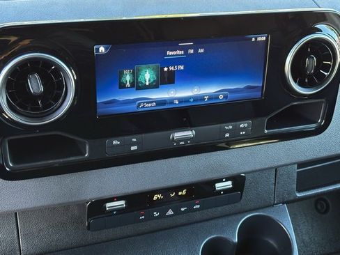 Used 2025 Mercedes-Benz Sprinter 2500 image 21