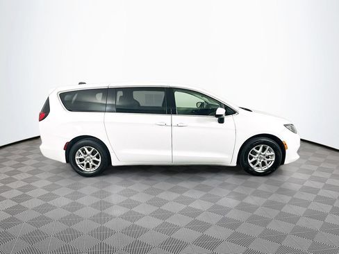 Certified 2023 Chrysler Voyager LX FWD image 13