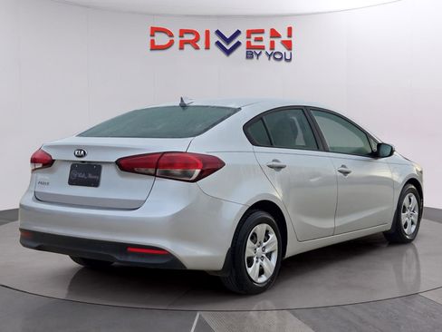 Used 2018 Kia Forte LX w/ LX Rear Camera Package image 5