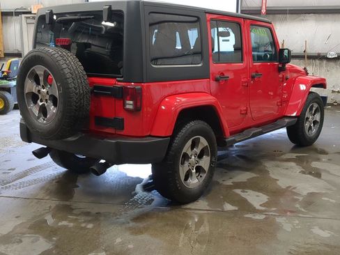 Used 2016 Jeep Wrangler Unlimited Sahara w/ Connectivity Group AWD/4WD image 3