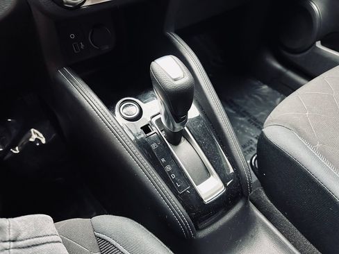 Used 2020 Nissan Kicks SV FWD image 29