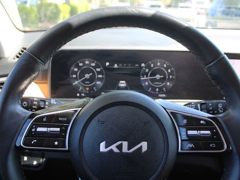 Certified 2024 Kia Seltos EX FWD image 25