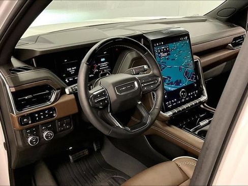 Used 2025 GMC Yukon Denali Ultimate AWD/4WD image 16