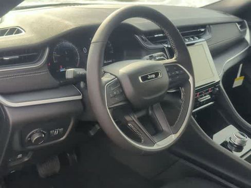 New 2025 Jeep Grand Cherokee L Laredo image 10