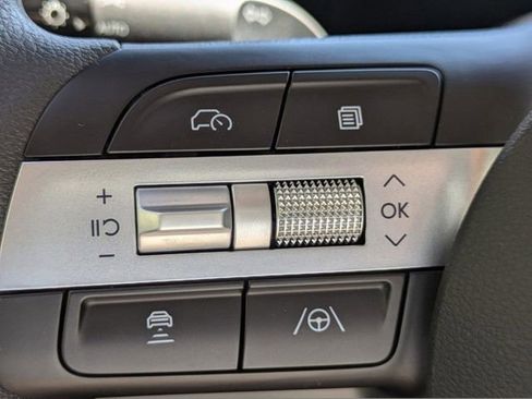 Certified 2025 Hyundai Tucson SE image 26