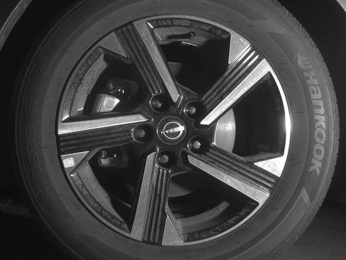 Used 2025 Nissan Sentra SV FWD image 12