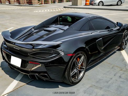 Used 2019 McLaren 570S Spider image 21