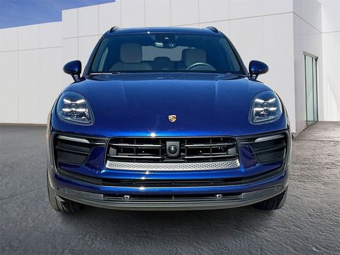 Used 2024 Porsche Macan image 10