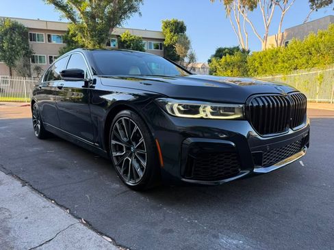 Used 2022 BMW 740i w/ M Sport Package RWD image 12