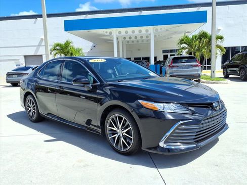 Used 2021 Toyota Camry XLE image 13