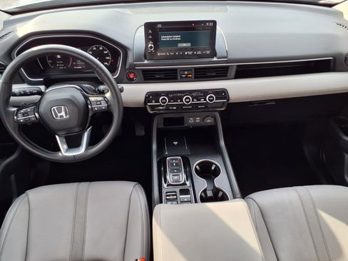Used 2023 Honda Pilot Touring image 4