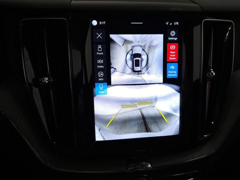 Certified 2025 Volvo XC60 B5 Plus AWD/4WD image 26