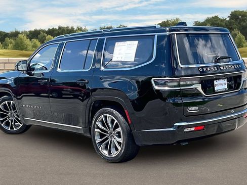 Used 2022 Jeep Grand Wagoneer Series III w/ Rear-Seat Entertainment Group AWD/4WD image 11
