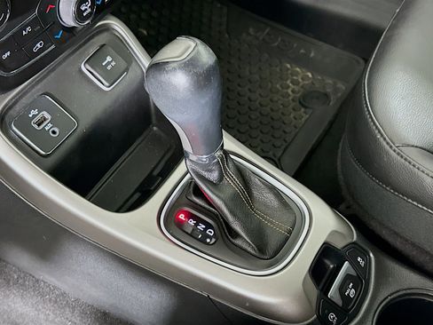 Used 2018 Jeep Compass Latitude w/ Popular Equipment Group image 23