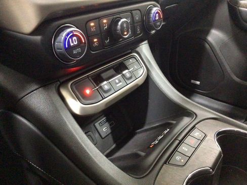 Used 2023 GMC Acadia Denali w/ Black Diamond Edition AWD/4WD image 12