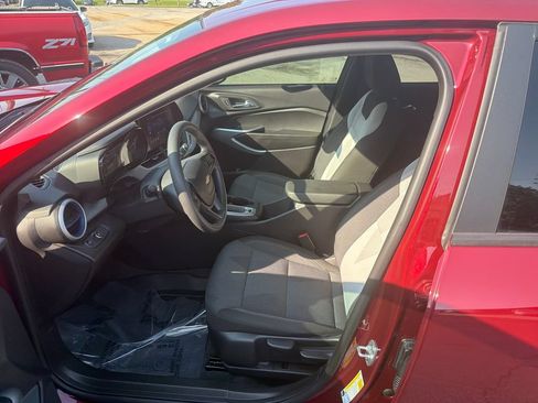 Used 2025 Chevrolet Trax LS w/ Driver Confidence Package FWD image 11