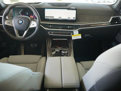 Used 2026 BMW X7 xDrive40i w/ Premium Package AWD/4WD image 14