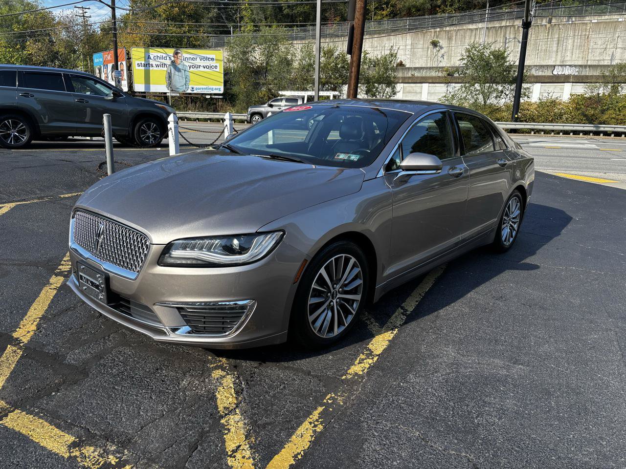 Used 2018 Lincoln MKZ Select w/ Select Plus Package AWD/4WD image 3