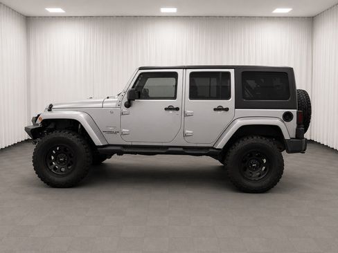 Used 2014 Jeep Wrangler Unlimited Sahara w/ Connectivity Group AWD/4WD image 6