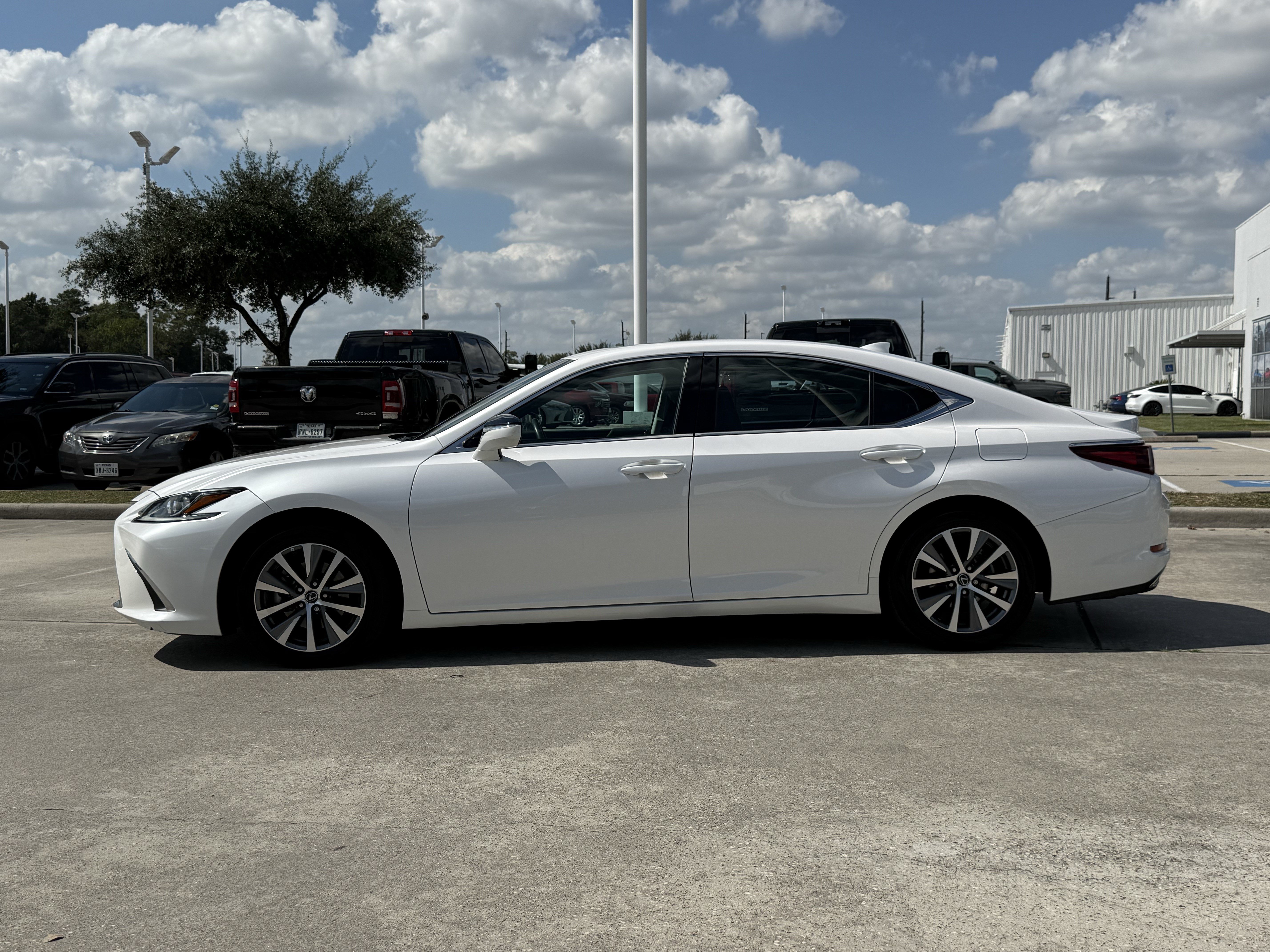 Used 2021 Lexus ES 350 w/ Accessory Package FWD image 7