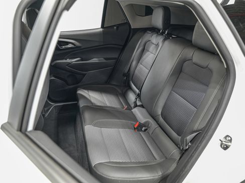 Used 2024 Chevrolet Trax LT FWD image 29