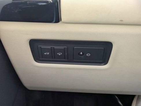 Used 2016 Land Rover Range Rover HSE image 27