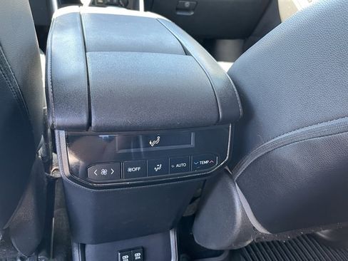 Used 2020 Toyota Highlander XLE AWD/4WD image 33