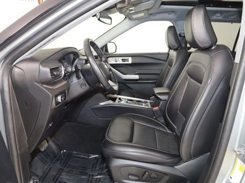 Used 2023 Ford Explorer Limited w/ Equipment Group 301A AWD/4WD image 12
