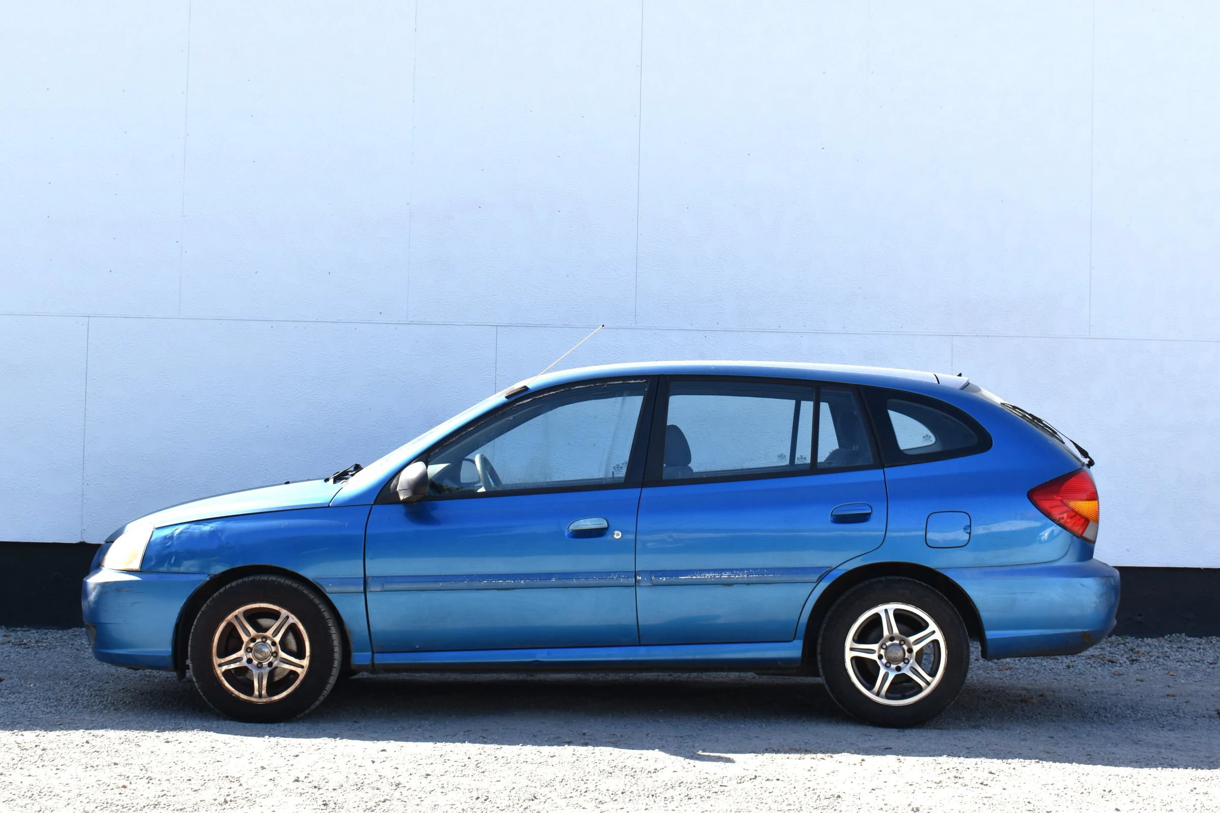 Used 2003 Kia Rio Cinco FWD image 5