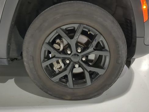 Used 2024 Jeep Grand Cherokee Altitude AWD/4WD image 6