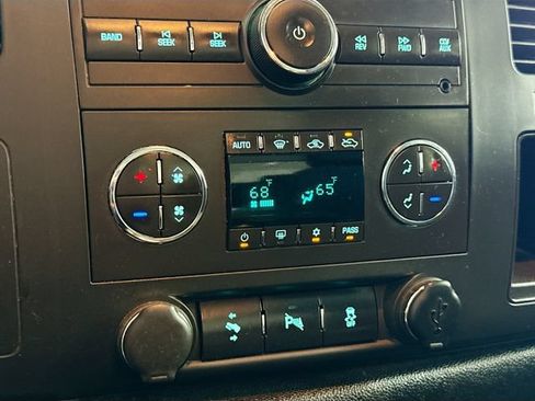Used 2013 Chevrolet Silverado 2500 LT w/ Interior Plus Package AWD/4WD image 15