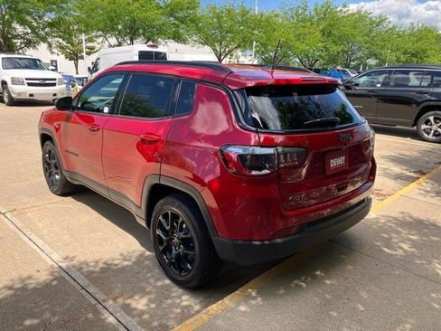 Certified 2025 Jeep Compass Latitude w/ Altitude Special Edition AWD/4WD image 5