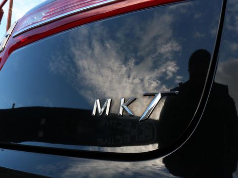 Used 2019 Lincoln MKT AWD image 12
