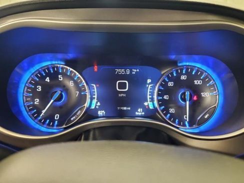 Used 2022 Chrysler Pacifica Touring-L FWD image 21