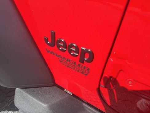 Used 2021 Jeep Wrangler Unlimited Sport w/ Technology Group AWD/4WD image 9