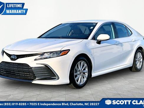 Used 2023 Toyota Camry LE FWD image 3