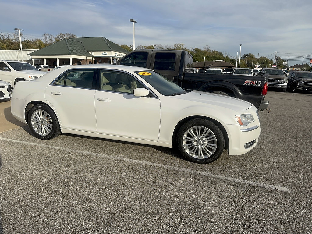 Used 2014 Chrysler 300 AWD w/ Driver Convenience Group image 1