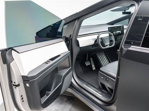 Used 2024 Tesla Cybertruck AWD Crew Cab image 23