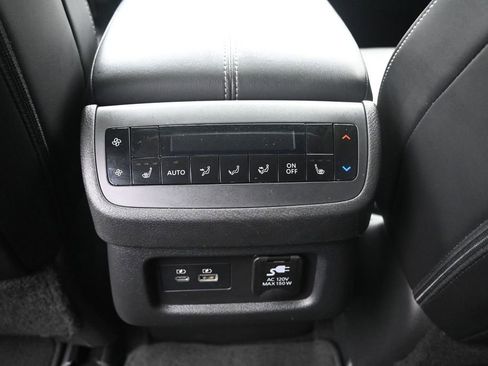 Used 2024 Nissan Pathfinder Platinum FWD image 26