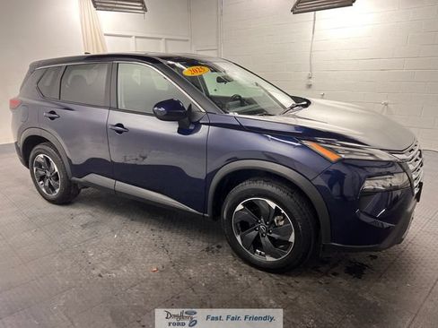 Used 2025 Nissan Rogue SV AWD/4WD image 3