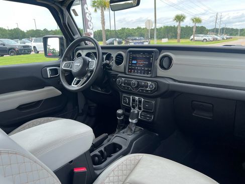 Used 2023 Jeep Gladiator Overland AWD/4WD image 15