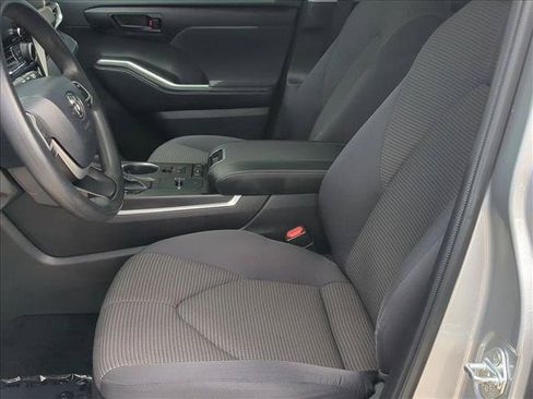 Used 2022 Toyota Highlander L FWD image 15