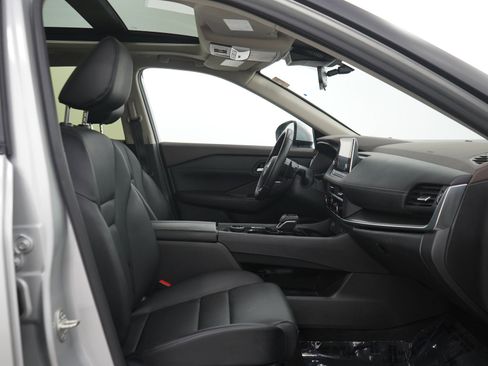 Used 2023 Nissan Rogue SV w/ SV Premium B Package AWD/4WD image 14