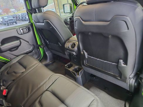 New 2025 Jeep Wrangler Unlimited Rubicon w/ Technology Group image 24