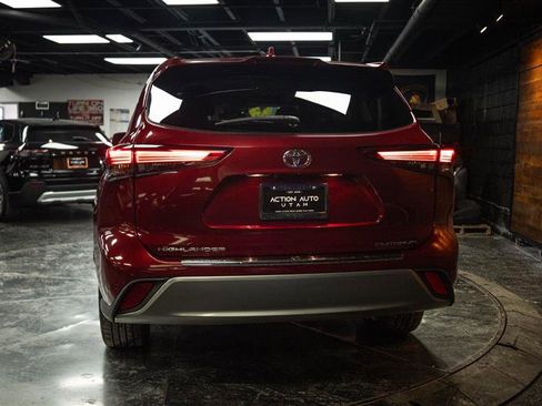 Used 2022 Toyota Highlander Platinum FWD image 6