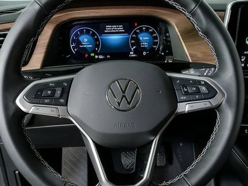 Certified 2025 Volkswagen Atlas SE image 13