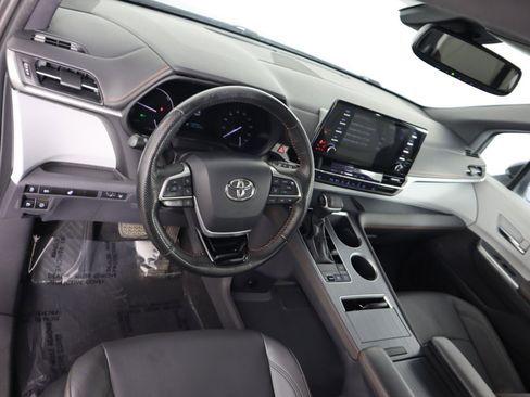 Used 2022 Toyota Sienna XSE image 20