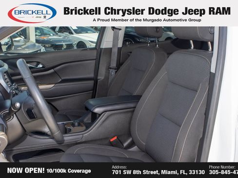 Used 2023 GMC Acadia SLE image 16